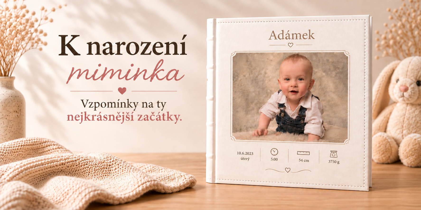 Personalizované fotoalbum k narození miminka s vlastní fotografií, jménem a datem narození